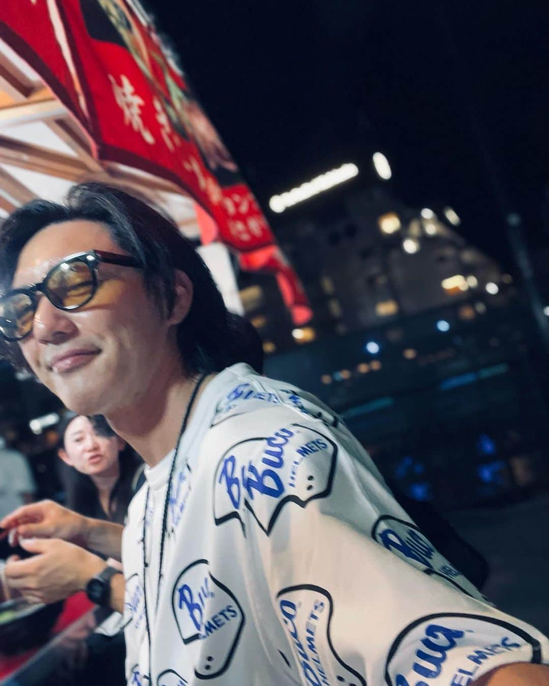 金子昇のインスタグラム：「大名に行ったらいつも何か買ってしまう！TシャツGET‼️  #福岡 #大名 #bucohelmet #THEREALMcCOY'S  #金子昇」