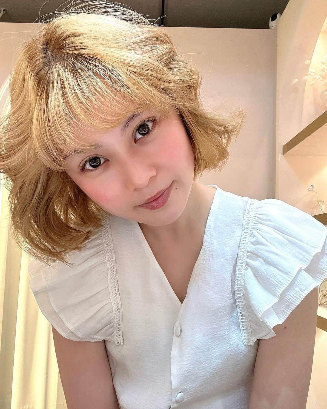 潮みかのインスタグラム：「@_salondejolie_  🧖‍♀️🫧🧼🛁🎀💆🏼‍♀️  小屋入りする前にお肌メンテナンスしてもらいに行ってきたよ🫧 気持ち良すぎだし お肌は毛穴レスのぴっかぴかになったし 心から癒されました🫧✨  はぁ来れてよかった  いつもありがとうございます🫧🩷🫧  #サロンドジョリー #エステ #ハイフ #クレンジング #パック#乃木坂 #南青山」