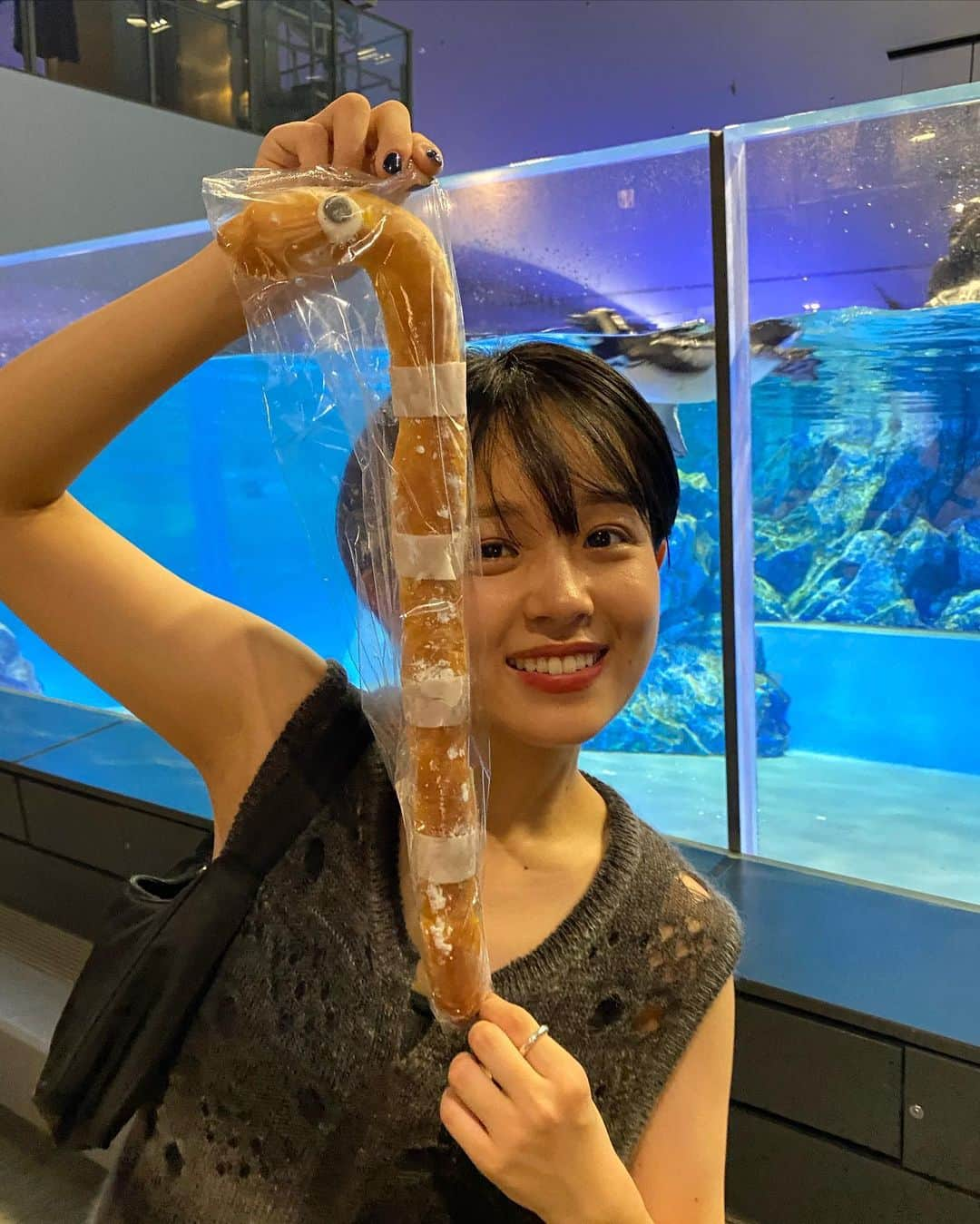 真雪さんのインスタグラム写真 - (真雪Instagram)「八丁堀にかき氷食べに行ったついでに水族館とかスカイツリーみにいったぜ〜最高すぎた @kourinone.hanare  チンアナゴパン、パン食べる気分じゃないのに買ってしもうた。🙏 可愛すぎてお店の策略に乗っかってしまいました  最高に可愛いニットベスト 暑くないので夏でも使えて良き〜 @perverze_official」7月13日 17時25分 - fujitamayuki__