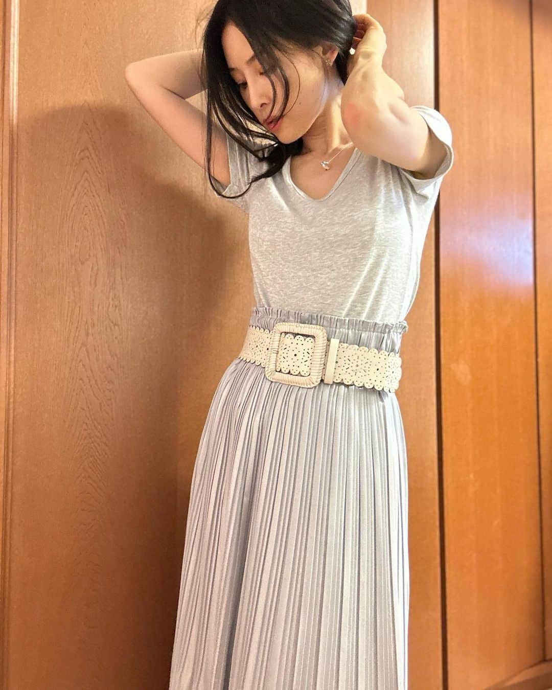 中岡由佳さんのインスタグラム写真 - (中岡由佳Instagram)「❇︎ 今日は涼しげに。 Gray×Sillver&White belt #fashion」7月13日 17時25分 - yuka_nakaoka