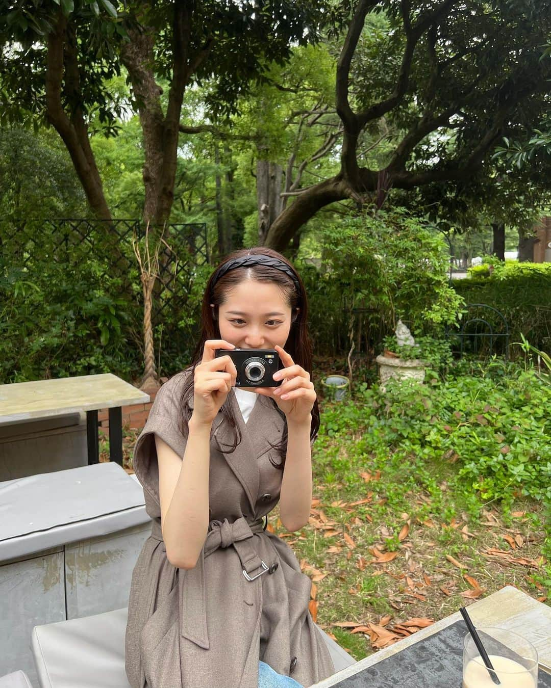 藤江萌さんのインスタグラム写真 - (藤江萌Instagram)「私服👗  dress : @anuans.official  tops : @uniqlo_jp  denim : @sly_official  shoes : @charleskeith_jp   hairband : @maryquant_official   舞台「1993 The Bang Bang Club」稽古もあと少し。  7/21-30まで俳優座劇場にて上演します☺️ 皆さま劇場でお待ちしております！  そして美容整体は @elena.4beauty さんに🫶 いつもありがとうございます！  #コーデ #ファッション #ファッションコーデ #ワンピースコーデ #デニム #デニムコーデ #カチューシャ #カチューシャアレンジ #カチューシャヘア #ユニクロ #ユニクロ購入品 #ユニクロコーデ #ユニクロユー #藤江萌 #anuans #uniqlo #uniqlou #uniqloコーデ #sly #denim #charlesandkeith #maryquant #camera #elena #camera #sony」7月13日 17時37分 - fujie_moe_official