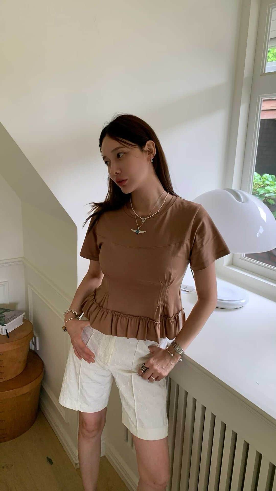 nanaのインスタグラム：「브라운은 동영상을 못찍어서 헤헷🤎  @ribbontie_official」