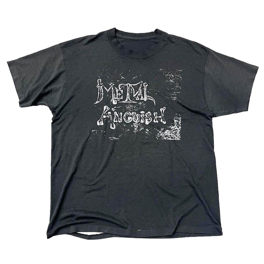 ジャムルのインスタグラム：「1995's　METAL ANGUISH ¥10800+tax(11880) . アメリカ、ニュージャージー州のマイナー系メタルバンド、METAL ANGUISH。  こちらは1995年にリリースしたアルバム「SWORD and BONE」のTシャツになります。 マイナー過ぎてバンドの詳細はイマイチ判りませんが、このTシャツの雰囲気は一級品です！！ .  タグは欠損、袖、裾共にシングルステッチ。 全体的にかなりの使用感はございますが、カッコ良い1枚だと思います。 ボロ好きの人にもオススメのTシャツです。 .  WEB SHOPに入荷しております。 是非ご覧ください。 jammru.com  #お問い合わせはお電話で承ります #jammru#jammru_tee#vintagetshirt #vintagetee#vintagebandtee#metalanguish #osaka  #fashion  #streetstyle  #streetfashion  #vtg  #vintage  #used  #usedclothing  #古着 #古着屋 #ファッション #70s #80s #90s」