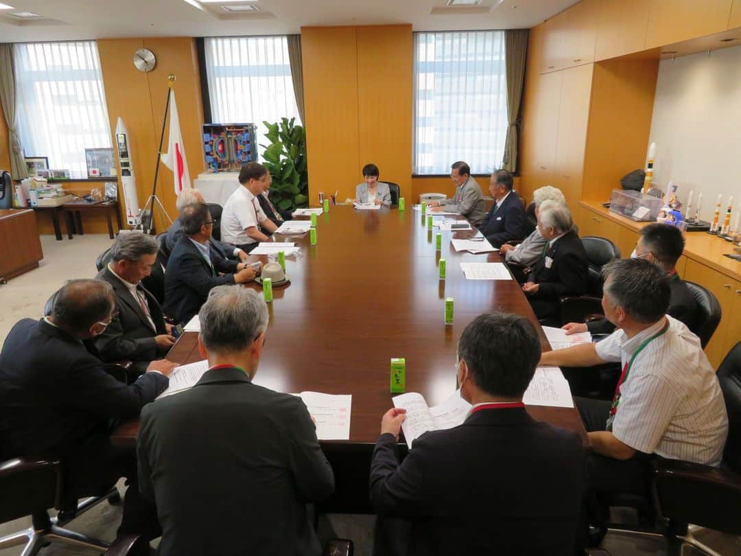 高市早苗のインスタグラム：「7月11日 奈良県土地改良事業団体連合会の皆様より要望書拝受」
