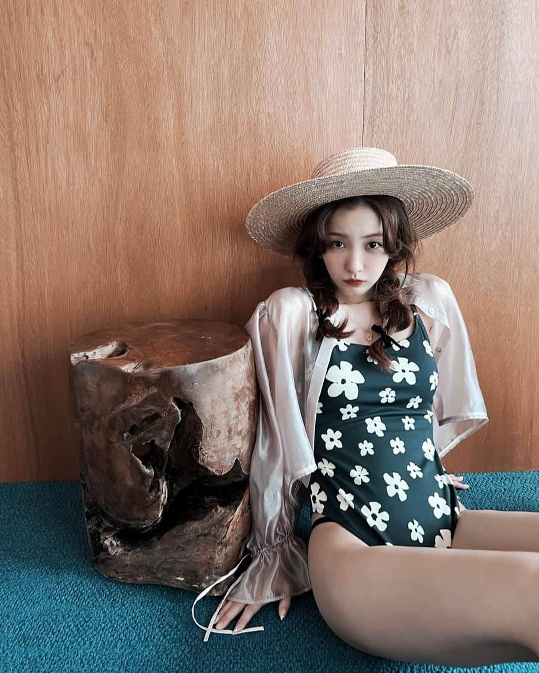 板野友美さんのインスタグラム写真 - (板野友美Instagram)「💄💋 @rosyluce シアーシャツ🫶🏻  なんまいめ？🫨（２回目）」7月13日 17時40分 - tomo.i_0703