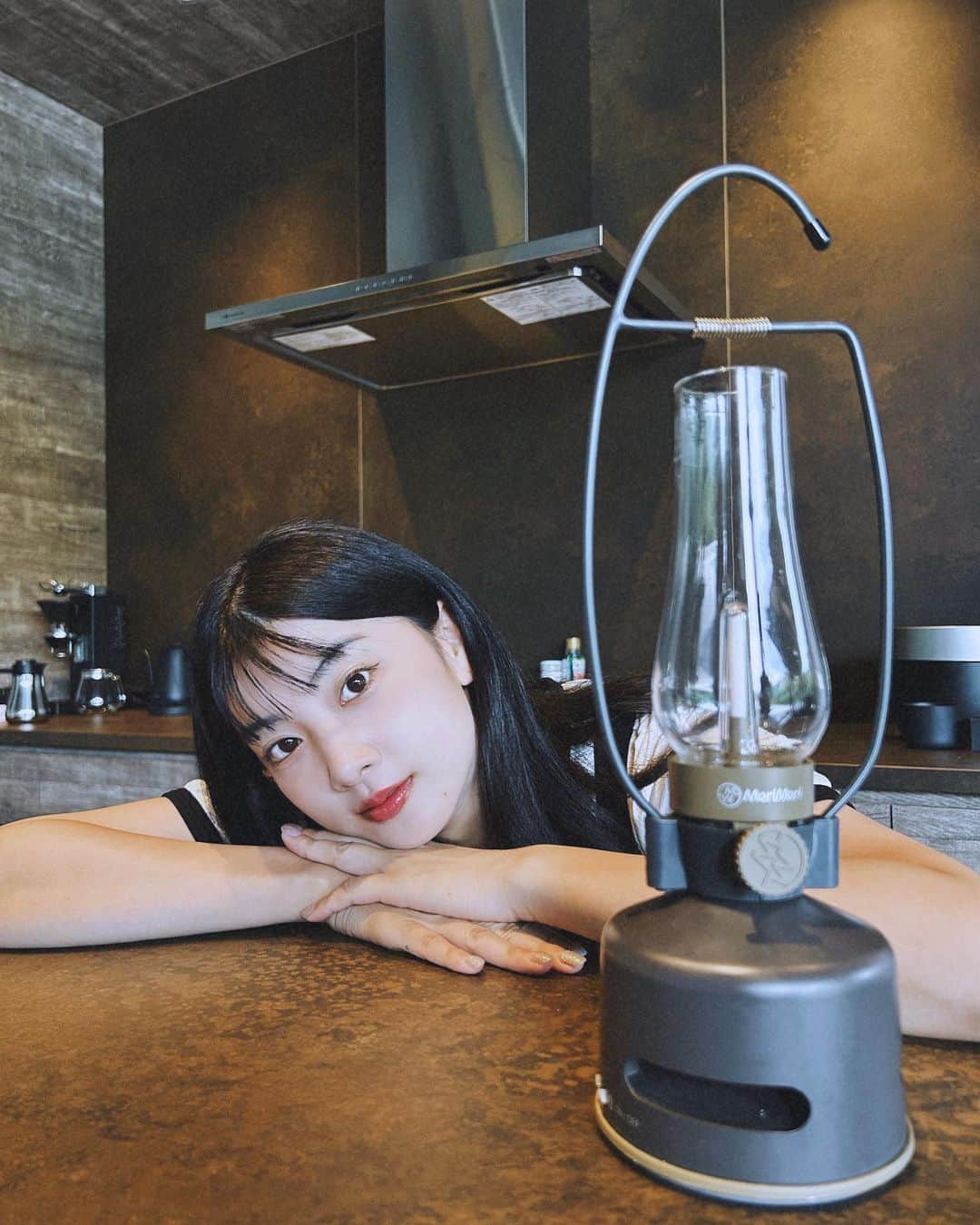 HITOMIのインスタグラム：「考え事💭？ 　 石垣島で1番運気のいい場所と言われてる荒川の滝に行った！マイナスイオンチャージ完了☑️🩶🩶 #石垣島 #荒川の滝」