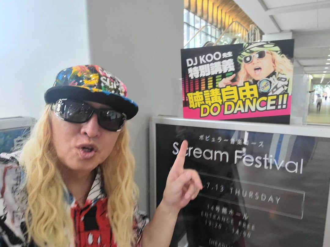 DJ KOOさんのインスタグラム写真 - (DJ KOOInstagram)「大阪芸術大学 前期特別講義 Scream Festival 2023  今回は学生を代表して GROOVE SELLEST, TRIANGLE, Seidora の3名が実技DJパフォーマンス！！  それぞれ House, EDM, Hard Styleと個性をしっかりと打ち出したDJを披露してくれました！！ 間違いなく合格点です  DJ談義もしつつラストはDJ KOOのオールジャンルMIX！！  刺激ある音を浴びること、皆で盛り上がり空間を共有すること！！ 溢れ出すクリエイティブ  それが僕の講義 DO DANCE！！  ご協力してくれた皆さんありがとうございます   #大阪芸術大学  #DJ  #DJKOO」7月13日 18時04分 - dj_koo1019