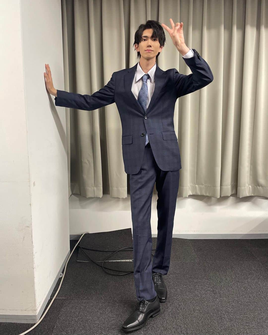 樋口晃平のインスタグラム：「（体感予報） オフショット👔  〜8月10日放送スタートです〜  #体感予報  #瀬ヶ崎瑞貴」