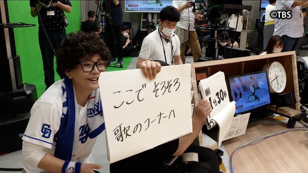 華原朋美のインスタグラム：「今夜TBSテレビ20時から22時までモニタリングに出演します！今回はこんな人本当にいるのかー？？？大丈夫？？？と思う程のおもしろ華原おばさんを演じさせて頂きました笑。是非楽しみにご覧ください！！ #華原朋美　#モニタリング」