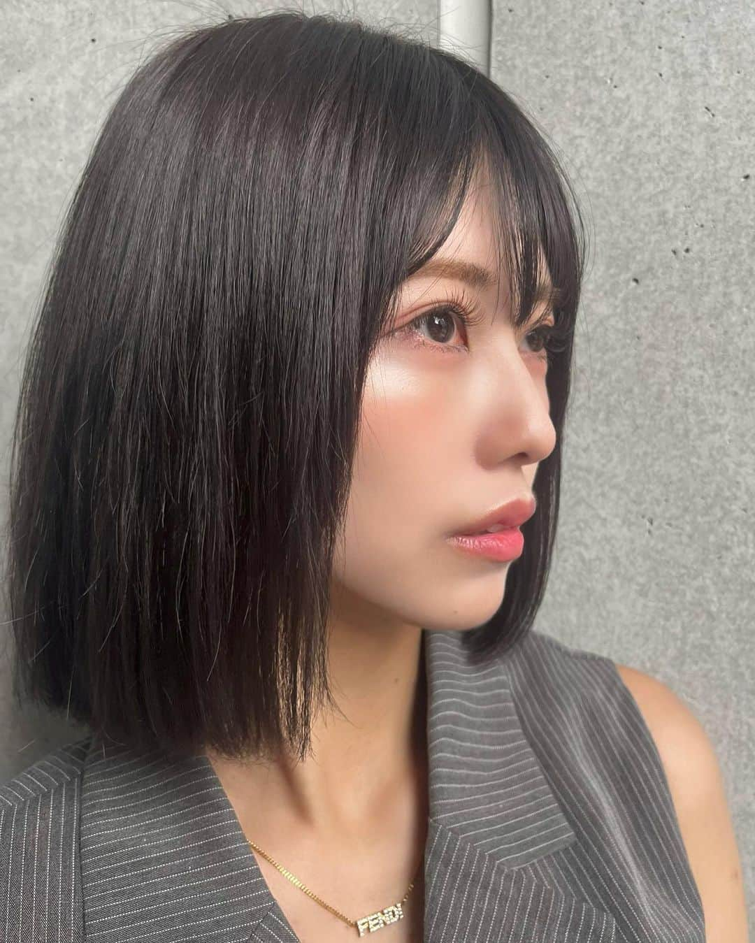 倉田夏希さんのインスタグラム写真 - (倉田夏希Instagram)「♡  この前1日美容Dayで 美容院とマツエクに行ってきました〜✌🏻  カラーはがっつり暗く！！ こんなに暗くしたの久々だったのですが これがまた評判良すぎて🫣✨うれちい  さきさんも過去一良いって 言ってくださったのです🤭💓ぷぷぷ  担当は　@elyts_tsuru  さんです！ 暗くしたいです〜というとても アバウトなオーダーでこんなに可愛くしてもらいました😍  そしてマツエクは前回と一緒の @apartment___salon 🫶🏻 担当は @__shiharu さん♡ 初めてワンホンデザインにしてみた🫡💓 かわいくて大満足です♡  着てるお洋服はDarichの新作❤️ 胸元のクロスチェーンが可愛すぎる💓 なんといっても形が可愛すぎて…！ 特にスカートのシルエットが大好物です🤤 発売中なのでチェックしてみてください！  #Darich #ダーリッチ #コーディネート #大人ガーリー  #骨格ナチュラル #イエベ秋 #コーディネート #coordinate #骨格ナチュラルコーデ  #fashion #ootd #outfit」7月13日 18時20分 - nacchan_2611