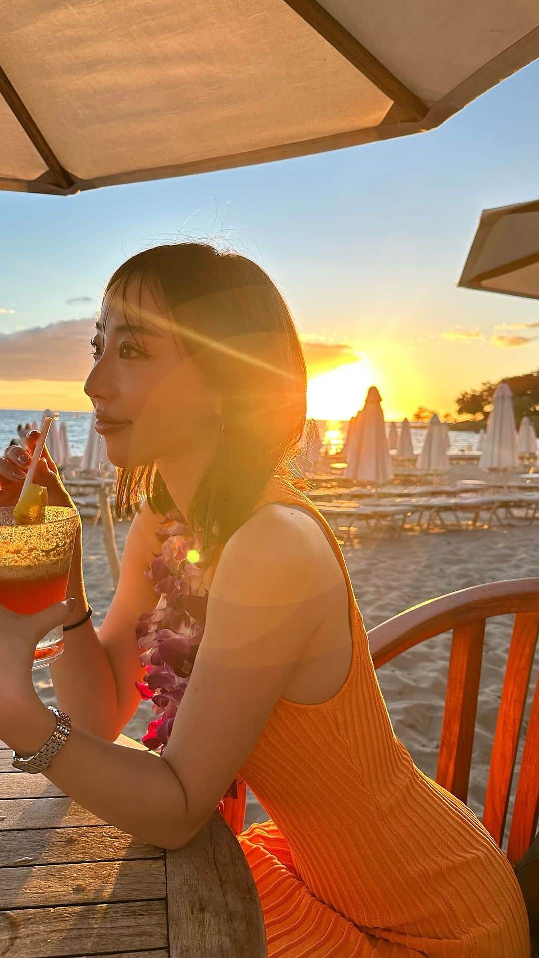 秋倉諒子のインスタグラム：「📍Mauna kea beach Sunset🌅落ちていく過程 #hawaii #ハワイ島」