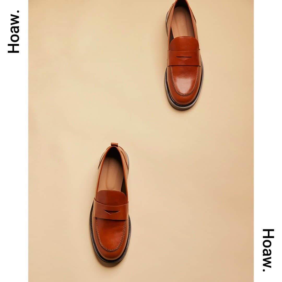 ウィムガゼットさんのインスタグラム写真 - (ウィムガゼットInstagram)「. 【Hoaw.】2023 Autumn＆Winter Collection.  カジュアルからオフィスまで幅広くシーンレスで活躍するローファー。  Shoes(Hoaw.)¥39,600  .  日常を飾るのは、毎日選ぶ洒落のきいた小物。  気分はなやぐアクセサリー 季節になじむバッグ 足元を固めるシューズ それぞれの役割が重なって完成するファッション  さまざまなアレンジで引きたてるお気に入りの服  ファッションを楽しむ大人の女性に向けたコレクションを提案するブランド『Hoaw. (ハァウ)』のニューコレクションをぜひ、ご覧ください。  .  #Hoaw. #ハァウ #whimgazette #ウィムガゼット #2023aw #2023autumn #2023winter #ローファー #ローファーコーデ #モード #モード系ファッション #クラシカル #モード #カジュアルコーデ #大人カジュアル #カジュアル #大人カジュアル #再入荷 #人気」7月13日 20時30分 - whimgazette_official