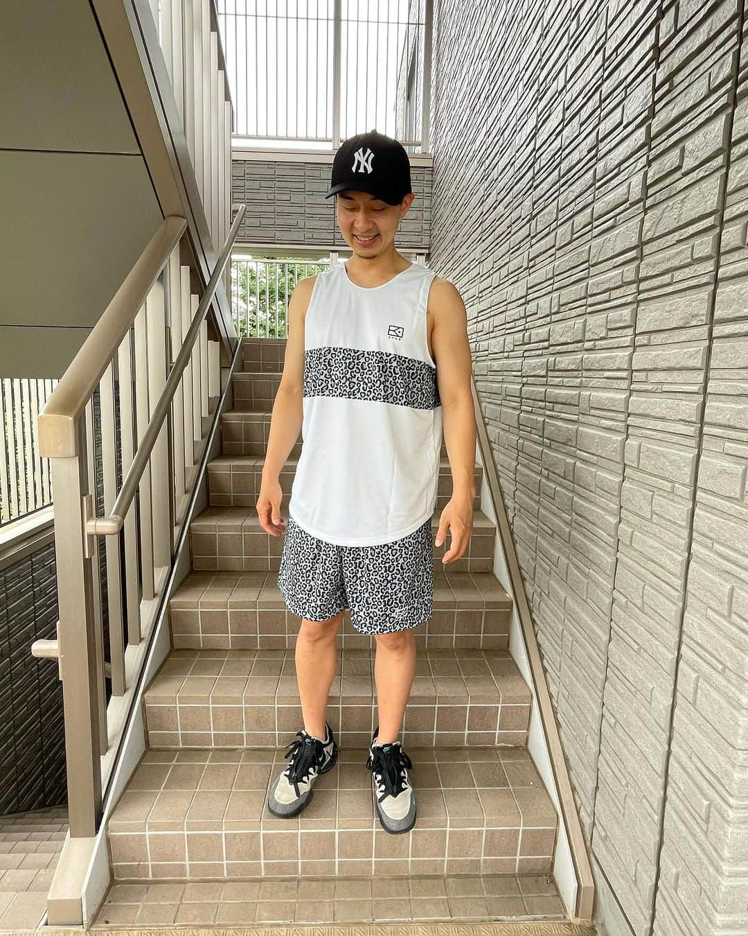 栗原祐太さんのインスタグラム写真 - (栗原祐太Instagram)「🎽KYUS🏀 オリジナルブランドKYUS 私服でも着たいバスケットボールウェアを作りたい！ みんなと一緒にブランドを作っていきたい！ と言う事でやっております！！  細々とやっておりますが 新作も出したり 色々なチームや学校から ユニフォーム、チームウェアの 依頼も頂き本当にありがたいことです😄  感謝感謝であります！  これからも楽しい事やっていこうと思います💪  #バスケ　#バスケット #バスケットボール #kyus #wear #fashion #バスパン　#バスケウェア #栗ニック　#栗原祐太 #スポーツウェア #ストリートファッション」7月13日 18時26分 - yutakuri