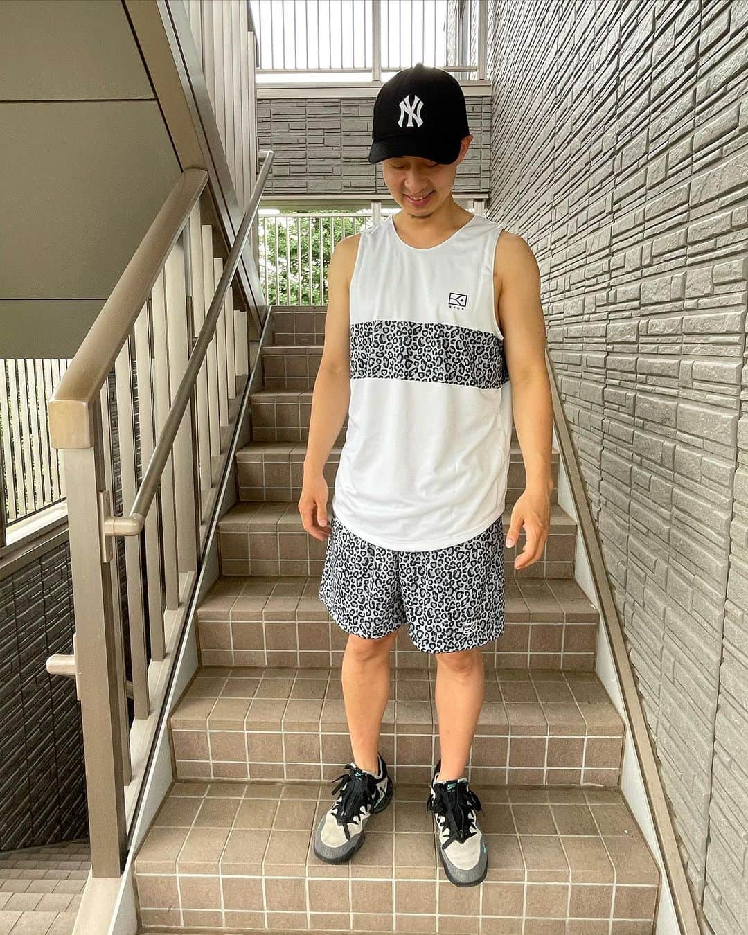 栗原祐太さんのインスタグラム写真 - (栗原祐太Instagram)「🎽KYUS🏀 オリジナルブランドKYUS 私服でも着たいバスケットボールウェアを作りたい！ みんなと一緒にブランドを作っていきたい！ と言う事でやっております！！  細々とやっておりますが 新作も出したり 色々なチームや学校から ユニフォーム、チームウェアの 依頼も頂き本当にありがたいことです😄  感謝感謝であります！  これからも楽しい事やっていこうと思います💪  #バスケ　#バスケット #バスケットボール #kyus #wear #fashion #バスパン　#バスケウェア #栗ニック　#栗原祐太 #スポーツウェア #ストリートファッション」7月13日 18時26分 - yutakuri