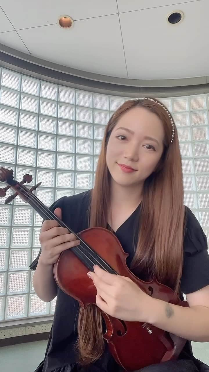 相知明日香のインスタグラム：「🎻  ストーリーで好評だった動画、残しとく☺️  #静岡といえばSOLA #楽屋あそび #パチンコABC #TVCM曲 #ピチカートバージョン  #浜松 #掛川 #静岡 #日本 #バイオリン #ヴァイオリニスト #Shizuoka #Hamamatsu #Japan #violinist #traveler #travel #pizz #ピチカート」