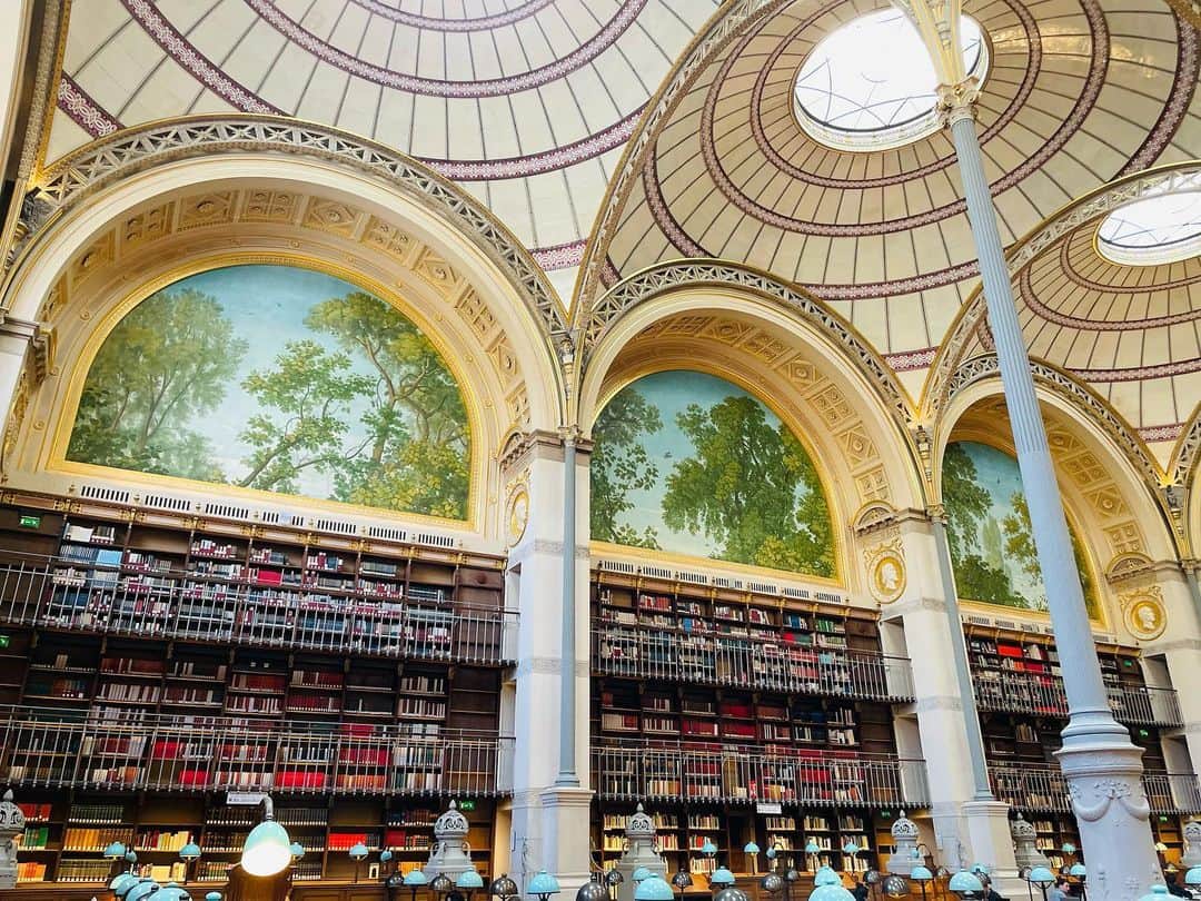 原沙知絵さんのインスタグラム写真 - (原沙知絵Instagram)「パレロワイヤル近くの 国立美術史研究所図書館。 こんな図書館で勉強してみたい。  #旅 #journy  #paris #パリ国立図書館 #bnf #Richelieu」7月13日 18時38分 - harasachie
