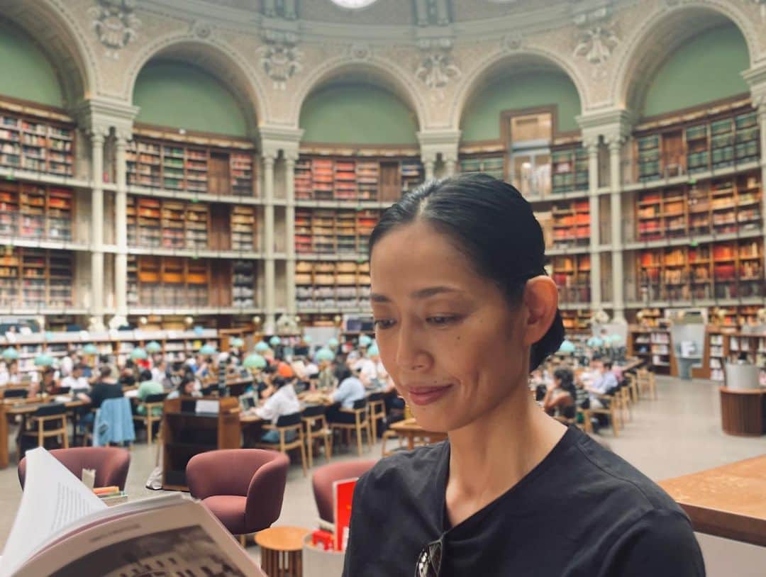 原沙知絵さんのインスタグラム写真 - (原沙知絵Instagram)「パレロワイヤル近くの 国立美術史研究所図書館。 こんな図書館で勉強してみたい。  #旅 #journy  #paris #パリ国立図書館 #bnf #Richelieu」7月13日 18時38分 - harasachie