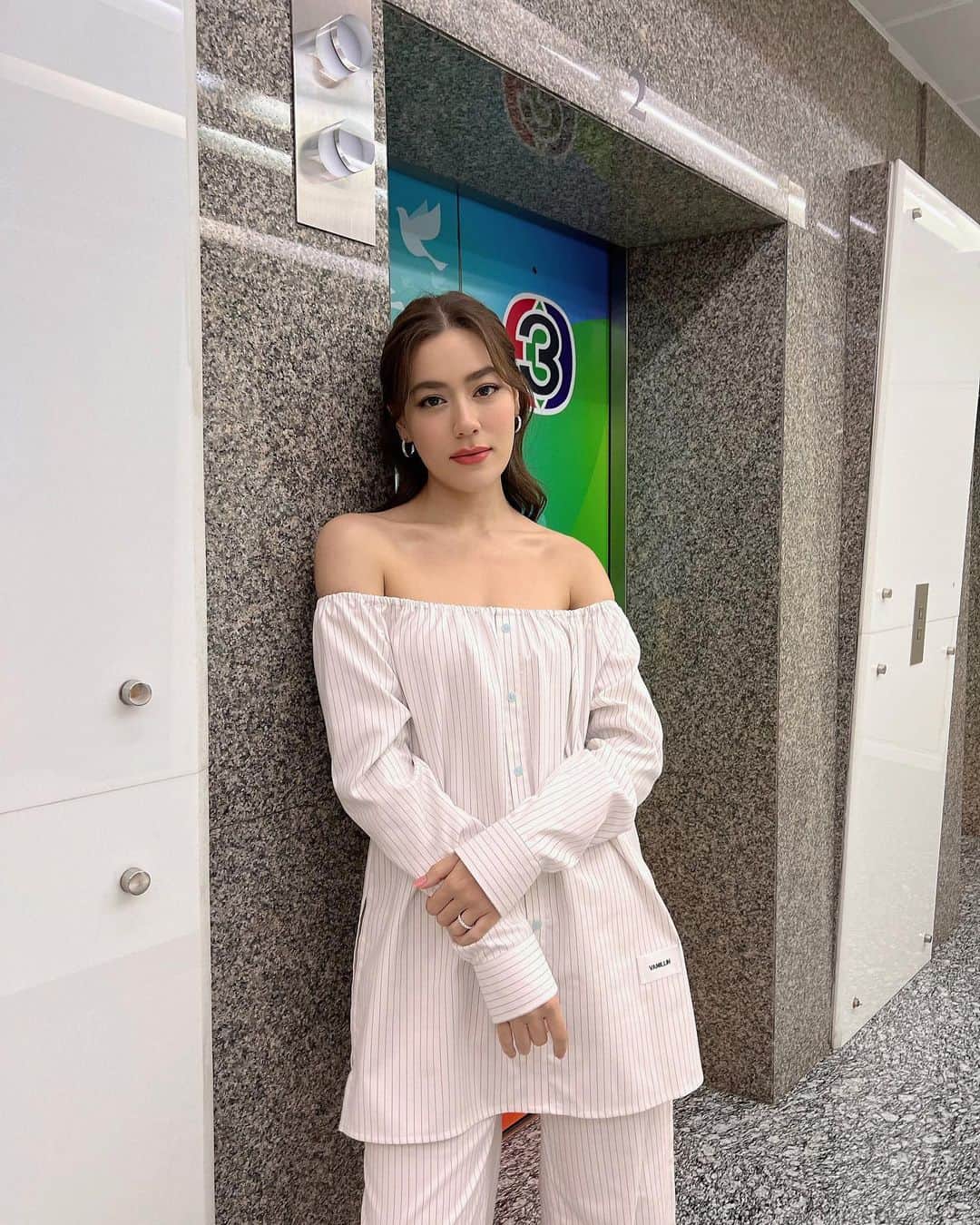 キンバリー・アン・ウォーテマス・ティアムシリのインスタグラム：「All day at my second home promoting our new drama  #doctordetective #สืบลับหมอระบาด @magicifone_lakorn 🤍」