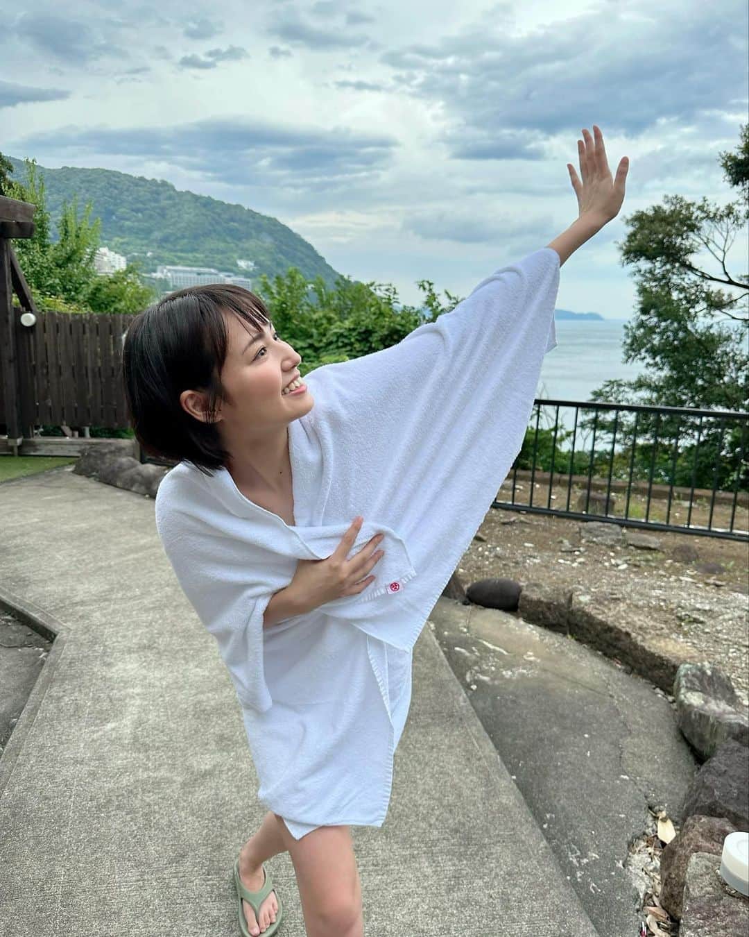 のインスタグラム：「・  今日は朝から撮影でした😆  和気藹々とした現場でばり楽しかったー✨  ・  仕事終わりに🍺🍺しとる。」