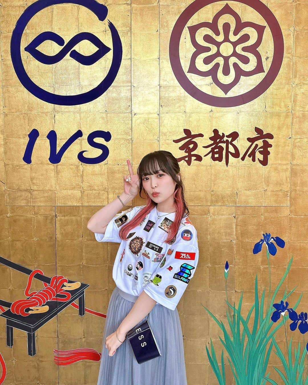 白井佑奈のインスタグラム：「👚  今年のIVSは『ゆなゆなを見つけてステッカーを貼ろう！』というTシャツ企画を行いました🤭❤️      1.2枚目はDay3 3枚目は途中経過かな？ 4枚目はDay2 5.6枚目はDay1      色んな方にステッカーを貼って貰えて楽しかったし良い企画になりました✨🫡       ＊＊＊＊＊＊＊＊＊＊  お仕事依頼はDMへ💌💭 ＊＊＊＊＊＊＊＊＊＊    プロフィールリンクはこちら👉 @yuna_smile0130      #Tシャツ#tシャツコーデ#tシャツ女子#京都#京都観光#京都旅行#京都みやこめっせ#みやこめっせ#みやこめっせ京都#あいぶいえす#IVS#IVSCrypto#ベンチャー#Crypto#NFTイベント#司会#JBW#NFT#nftart#nfts#nftcommunity#nftartist#nftevent#web3#metaverse」