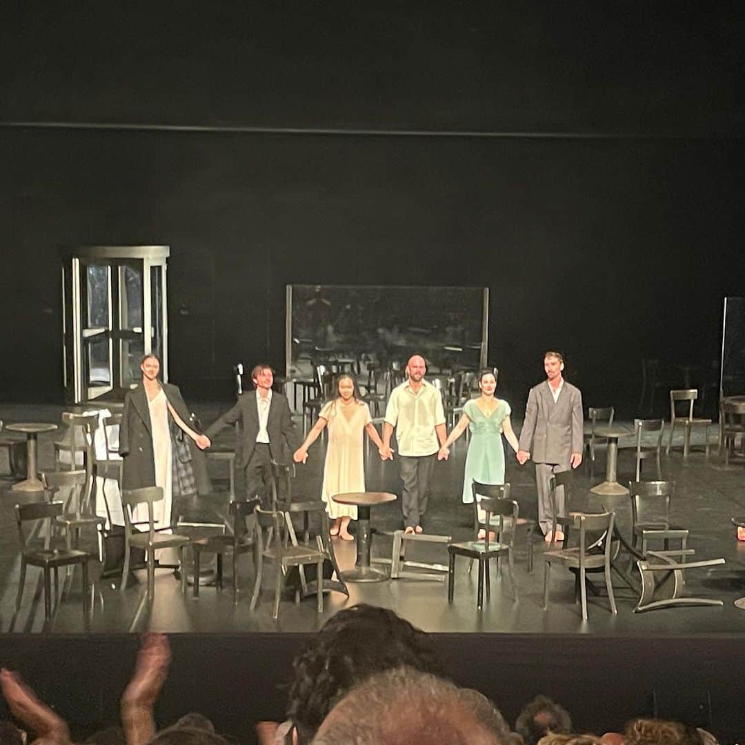 大森美希さんのインスタグラム写真 - (大森美希Instagram)「Pina Bausch & "Café Müller" at Théâtre de la ville de Paris, le 11 juillet, 2023  My only regret is not being able to see Pina Bausch on stage in person during her lifetime. However, although her body perished, the dances she created have been passed down to future generations.  ペドロ・アルモドバルの映画『トーク・トゥ・ハー』の冒頭を飾ったピナ・バウシュ(Pina Bausch)の代表作『カフェ・ミュラー(Café Müller)』のパリ公演を鑑賞。  私の心残りはピナ・バウシュ本人が演じるのを生で見られなかったこと。でも肉体は滅びても、彼女の創ったダンスは後世にしっかりと踊り継がれている。  真の芸術がここにある気がした。  それにしてもピナ・バウシュの煙草を吸う姿はいつ見てもカッコいい。  #pinabausch #cafemüller #cafémüller #cafemüller #tanztheaterwuppertal #dance #danse #art #tanztheater #moderndance #dansecontemporaine #choreographer   #ピナバウシュ #カフェミュラー #タンツテアター #ダンサー #コンテンポラリーダンス #アート #芸術 #トークトゥハー #ペドロアルモドバル」7月13日 18時57分 - mikiomori_