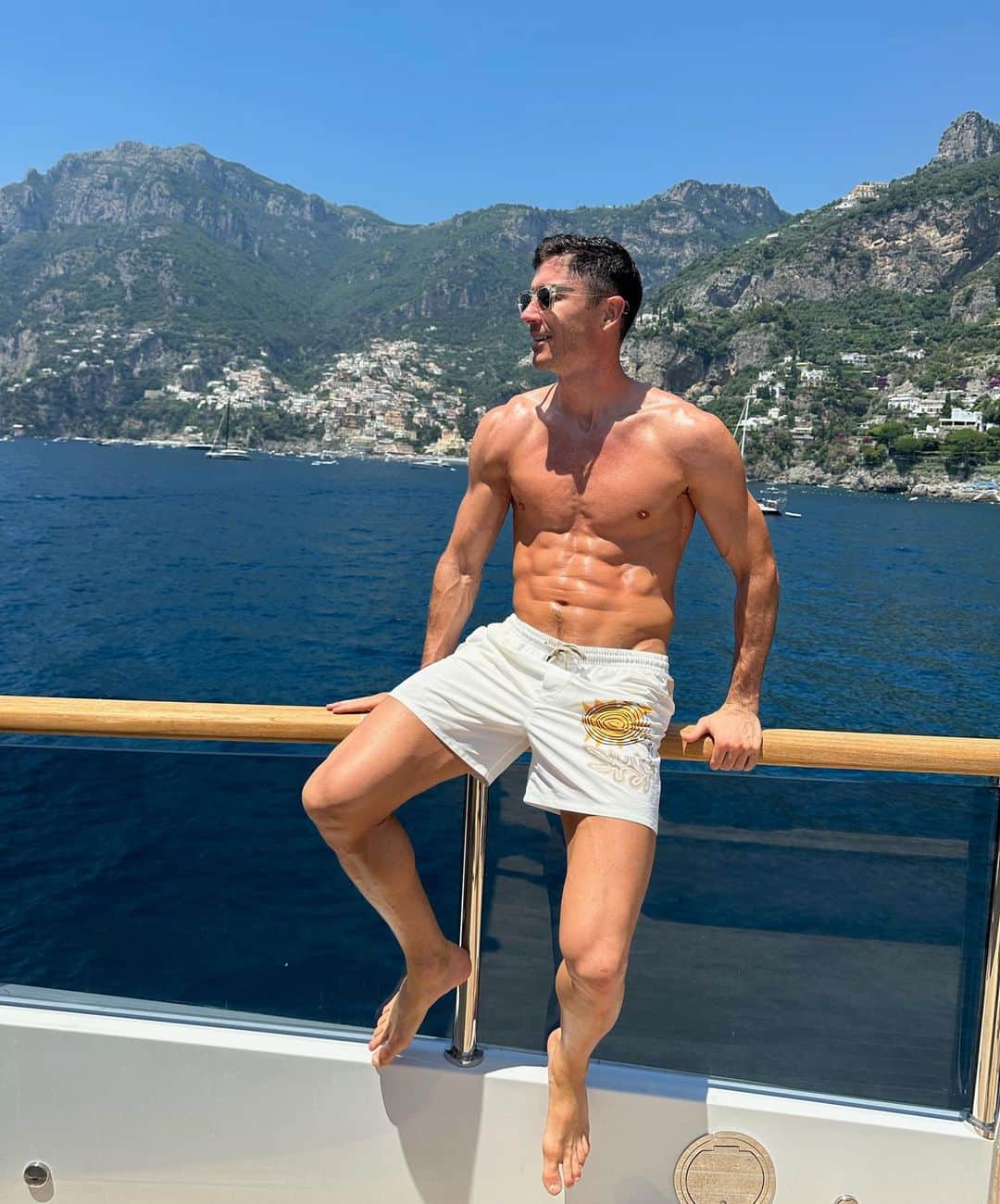 ロベルト・レヴァンドフスキのインスタグラム：「Summer 😎」