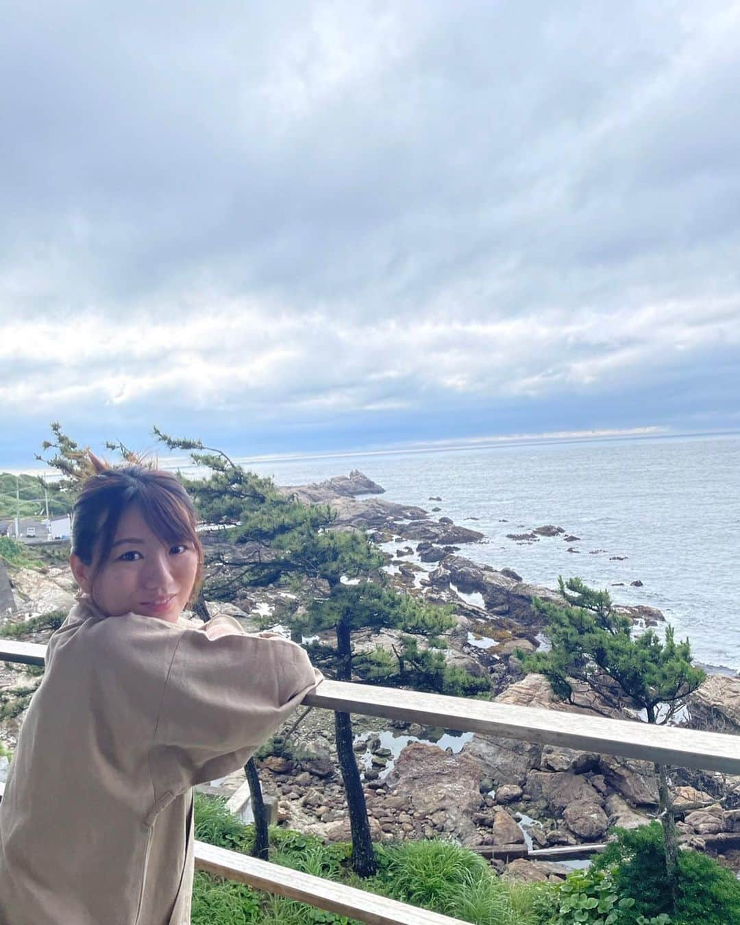 にゃんさんゴルフさんのインスタグラム写真 - (にゃんさんゴルフInstagram)「鴨川旅行〜🐬 露天風呂、外から見えちゃいそうだった🤣♨️笑  ルルルンは毎日の化粧水の代わりに 使えるから旅行にも持参🙆‍♀️ 化粧水マスク💕 お肌の水分量が全然違う！ 乾燥対策にはフェイスマスク🤘 ホテルとか乾燥しやすいからね！  こないだルルルン座談会にも参加したよ🙆‍♀️ 8回もリニューアルしているみたい！ 知らなかった😲 COSME AWARDも263個！ 安心できるフェイスマスク🫶  #毎日使いやすい#ストレスフリー#デイリーケア #ビタミン#相乗効果#フェイスマスク#フェイスパック#ナイアシンアミド #鴨川#是空#オーシャンビュー#鴨川温泉#露天風呂#zekuu#lululun#kamogawa#trip#sea#pr」7月13日 19時19分 - miiiii0228