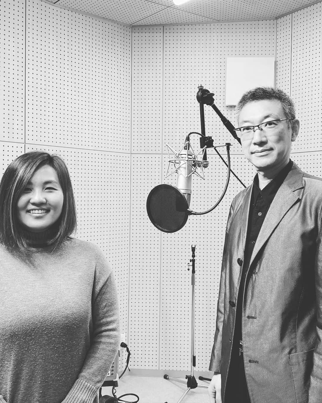 川本睦子さんのインスタグラム写真 - (川本睦子Instagram)「現代音楽作曲家で広島大学准教授の寺内大輔さんの作品集に参加しました。 女声4部合唱曲「あかつきをまちこがれて」を歌いました。  これまでに経験したことのないジャンルで、とても難しかったですが、録音が進むなかでパズルのピースがハマっていくような不思議な快感を得ながらの作業でした。 録音は村上政夫さんです。  寺内先生の渾身の作品集、きちんとしたものをと思い三日間かけて丁寧に録っていきました。中でもロングトーンがすごくたくさんあって、最初はうまく維持ができなかったのがだんだん上達していき、最後には画像のように人間離れした波形が出てきて楽しかったです。  素晴らしい作品に参加でき、シンガー冥利に尽きます。ご縁をいただきありがとうございました😊  作品集ぜひ聴いてください🙏  #寺内大輔 #daisuketerauchi #ボイスクリエイター」7月13日 19時22分 - muzco