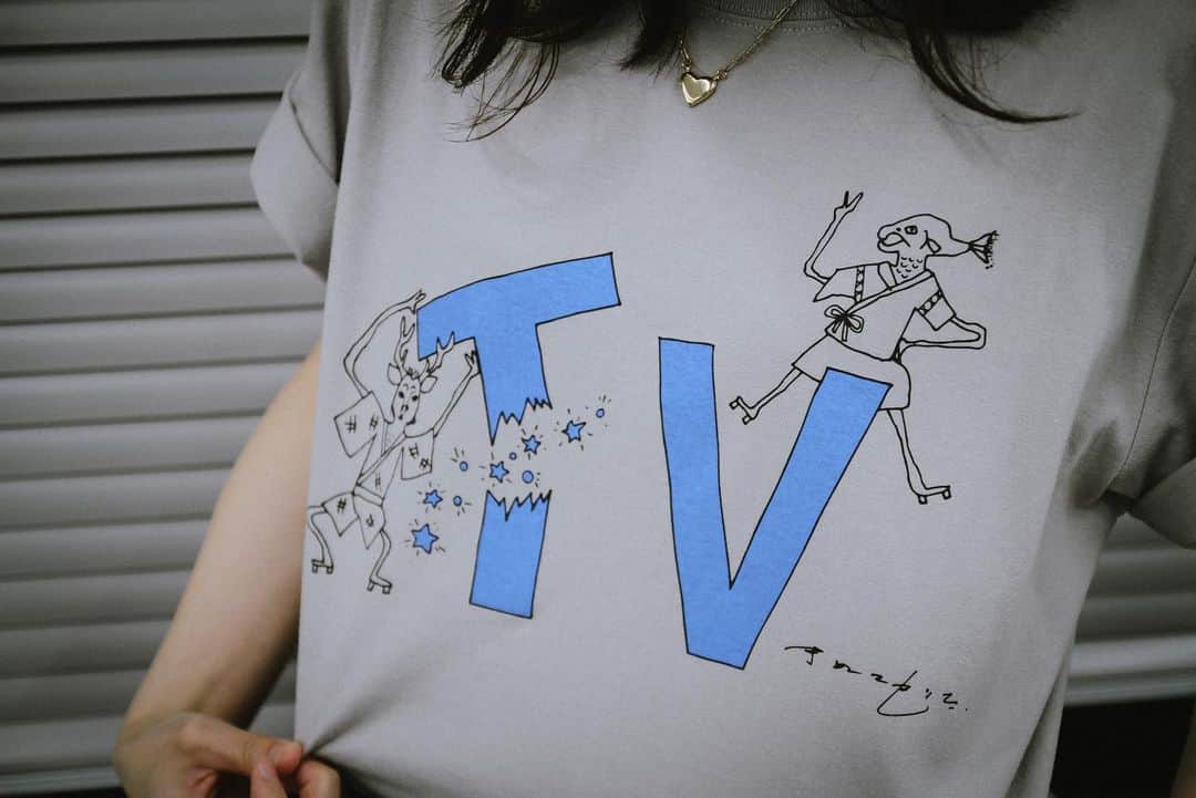 北海道放送「今日ドキッ!」さんのインスタグラム写真 - (北海道放送「今日ドキッ!」Instagram)「【森田絹子 デザインTシャツ販売❣️】  あす(金)発売！ 今年も皆さんのことをイメージしながら一生懸命描きました✍️  この夏は「テレビTシャツ」でおしゃれに、奇妙に、かわいく決めてださい😍✨ パジャマにしていただいても可！笑 __________________________  ◆HBC赤れんがプレミアムフェスト ◆14(金)〜17(月･祝) ◆M / L /XL  各2500円  ◆100枚 無くなり次第終了 ◆オンラインでの販売はありません ◆15(土)12時〜は森田会場にいます！  ※森田着用 M、男性モデル着用L」7月13日 19時22分 - hbc_kyodoki