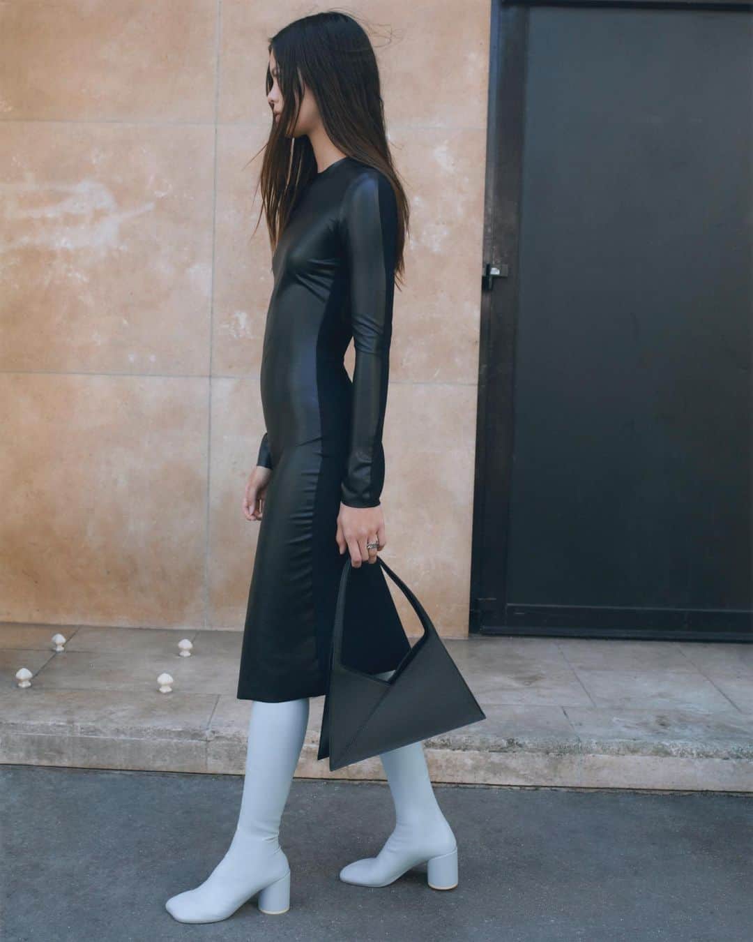 のインスタグラム：「#MM6 Maison Margiela Autumn-Winter 2023 Avant-Première Collection.  Photographed by @louisethornfeldt & @mariathornfeldt」
