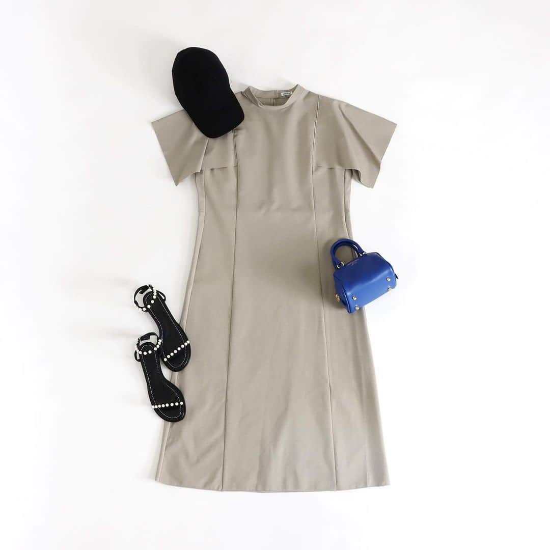 のインスタグラム：「.  dress... ¥22,000 → ¥17,600 (SALE) bag〈CHRISTIAN VILLA〉... ¥23,100 → ¥13,860 (SALE)  sandals〈TSURU by Mariko Oikawa〉... ¥27,500 → ¥16,500 (SALE)  #DRESSLAVE #ドレスレイブ #2023ss #23ss #summer #spring #fashion #sale #summersale #tsurubymarikooikawa #sandals #shoes #christianvilla #bag #minibag #セール #春夏 #サンダル #ミニバッグ #カラーバッグ #ワンピース」