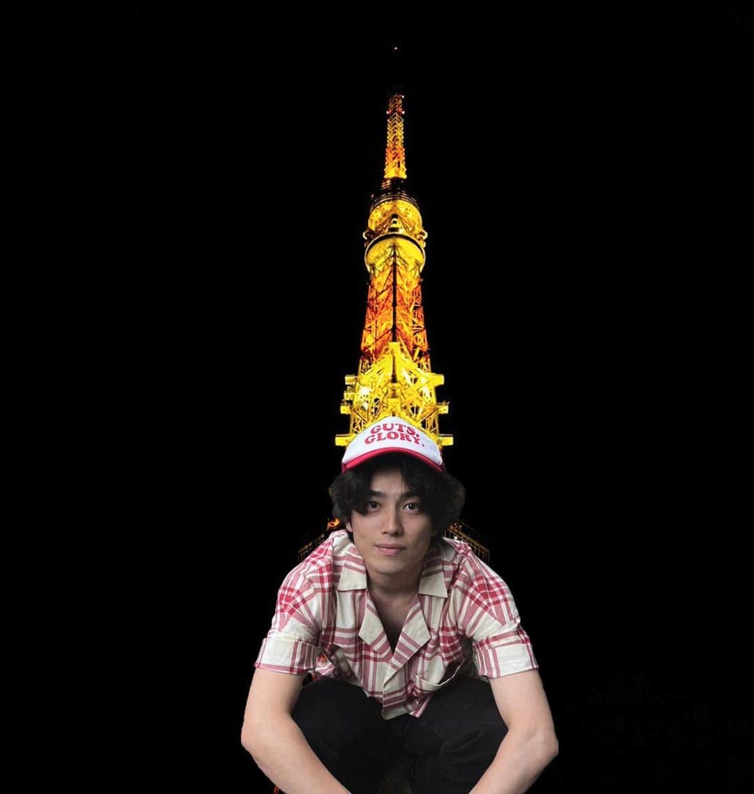樫尾篤紀のインスタグラム：「27歳になりました。 皆様今後ともよろしくお願いします！ 前に撮った東京タワーを背景に なんとなくコラージュしちゃいました。」