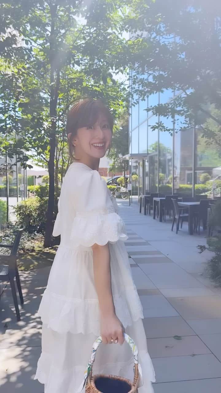 水野佐彩のインスタグラム：「・ @maison.marble collaboration🤍🤍🤍 7/16 21:00〜発売です🤍  大好きな子と 心を込めて作った 特別なワンピース👗 小柄さんも 高身長さんも 華奢な方も バストが大きい方も みんなが綺麗に着られるワンピースを❣️と まいちゃんと 微塵も妥協せず作ることができました✨  我が子のように可愛く 愛おしい Charlotte dress💓💓  ぜひ楽しみにしていてください🤍」