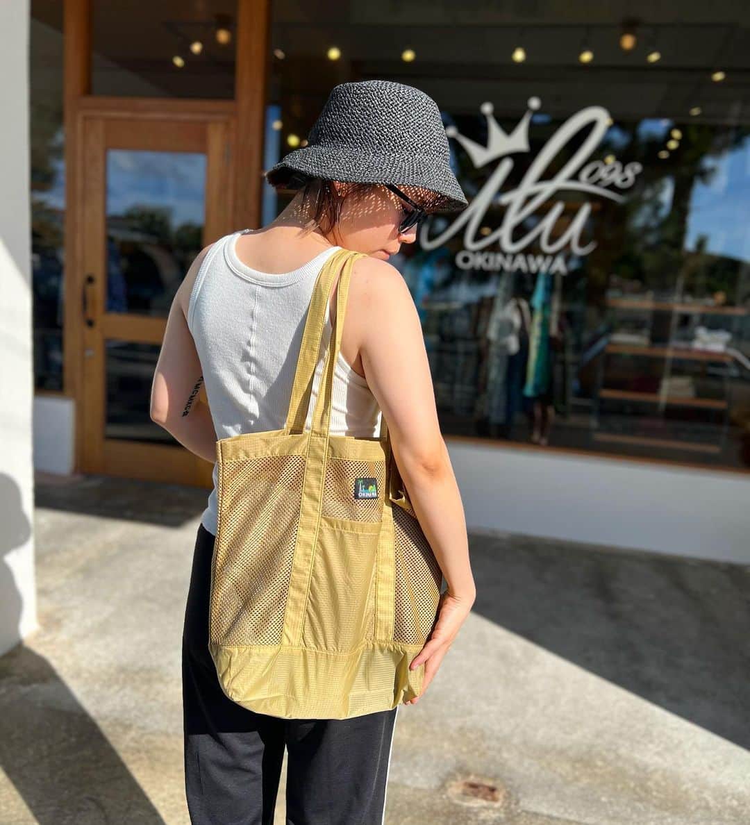 original brand 【ilu098】さんのインスタグラム写真 - (original brand 【ilu098】Instagram)「New Color 大好評のメッシュトートバッグへ、 新たに「ベージュ色」が仲間入り。 全3色となり、より鮮やかに♫ お好きな色を選んでね。  先ほどからWebshopで販売を開始です。 店舗は明日(7/14)11時から販売を開始します。  #ilu098 #沖縄 #okinawadays #産後からモデル復帰 の @airi_ilu  #脅威の回復力 #あっぱれ」7月13日 19時56分 - ilu098