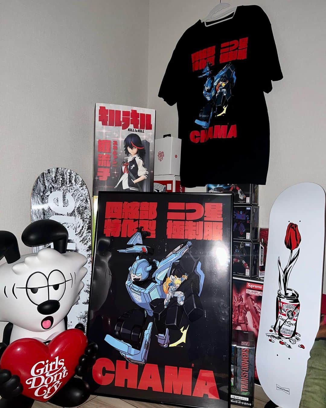 直井由文のインスタグラム：「トランスフォーマーとTRIGGER Inc.のコラボの時に自分用に作って頂いたTシャツとポスターのオタ活グッズです。 大好きなキルラキル風に仕上げて頂きました🔥宝物です💎 またコラボしたいな〜 @transformersofficial  @trigger_inc  @takaratomytoys @sushio2019  @bumpofchickenofficial」