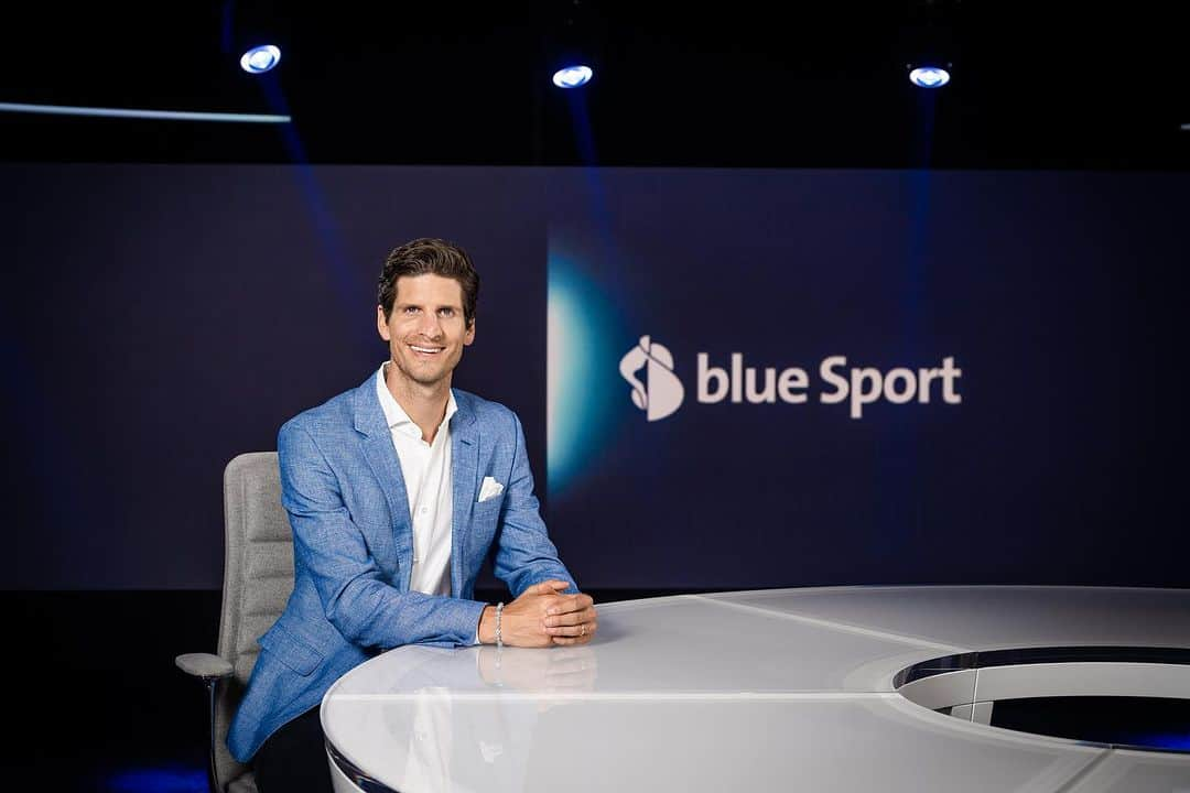 ティム・クローゼさんのインスタグラム写真 - (ティム・クローゼInstagram)「Thrilled to join @bluesport.ch as a football pundit and Co-Commentator and share my wisdom 😂  Hocherfreut neu als Fuessball Expert und Co-Kommentator dörfe bi @bluesport.ch mi Wüsse z teile 😂  #tk #instakräss #bluesport #thenoseforit」7月13日 19時51分 - timm_klose_gt