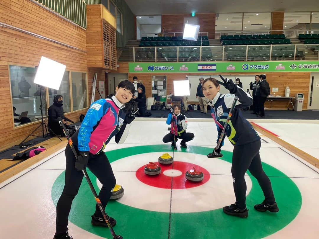 のインスタグラム：「今日の１枚📷🥌  −−−−−−−−−−−−−−−−−−−−−−−−−−−−−−−−−−−−−− ＼クラウドファンディングに挑戦中です／  オリンピックに向けた強化に必要不可欠な 海外遠征のための資金を募っています！ ご支援・周知拡散のご協力をお願いします🙇‍♀  https://readyfor.jp/projects/fortius ↑私たちの想いはこちらから是非みてください −−−−−−−−−−−−−−−−−−−−−−−−−−−−−−−−−−−−−−  #カーリング #フォルティウス #クラウドファンディングに挑戦中」