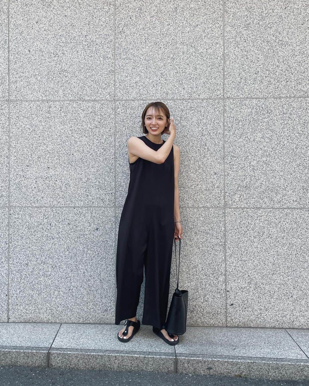 かんだまのインスタグラム：「トイレが大変だとわかっているのにオールインワン着たくなるの、なんでだろ〜☺︎  #だま服 #marwunitedarrows #マルゥユナイテッドアローズ #オールブラックコーデ #夏コーデ」