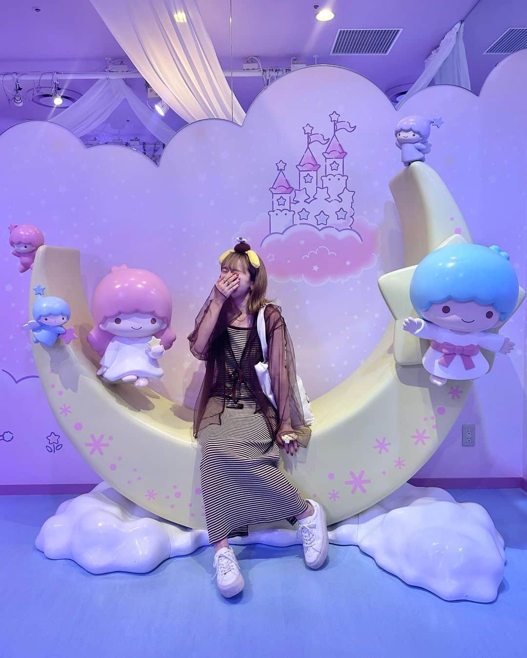 かほこ。のインスタグラム：「ㅤㅤㅤㅤㅤㅤㅤㅤㅤㅤㅤㅤㅤ ㅤㅤㅤㅤㅤㅤㅤㅤㅤㅤㅤㅤㅤ サンリオピューロランドの2階の トゥインクリングスタジオは たっくさんのフォトスポットが🫶🏻💕 ㅤㅤㅤㅤㅤㅤㅤㅤㅤㅤㅤㅤㅤ 推しのぬいとかを可愛く撮れるところも あったので推し活も楽しめる🥰 ㅤㅤㅤㅤㅤㅤㅤㅤㅤㅤㅤㅤㅤ 最後の写真は自分からだと見えなくて これ合ってるんかなって不安な微妙な顔笑 ㅤㅤㅤㅤㅤㅤㅤㅤㅤㅤㅤㅤㅤ #サンリオピューロランド #ピューロランド #トゥインクリングスタジオ #sanriopuroland」