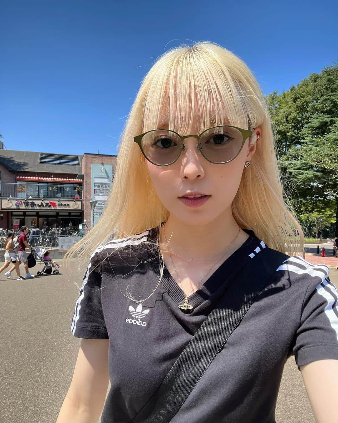 uyuのインスタグラム：「友達のサングラス🕶」