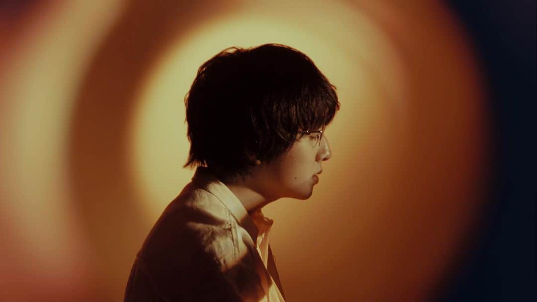 崎山蒼志のインスタグラム：「「燈」MV公開、明日20時  Directed by @a_edak」