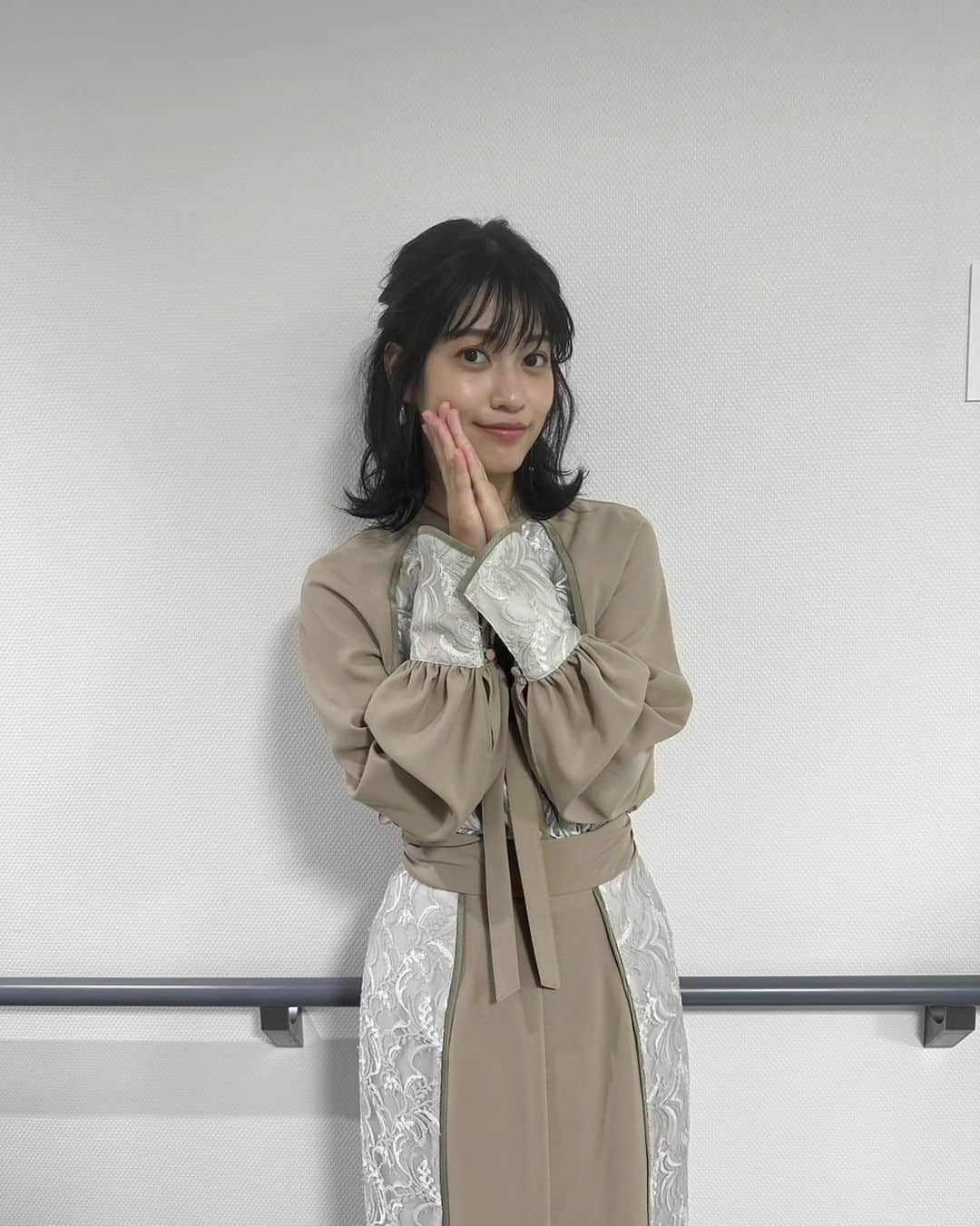 東李苑のインスタグラム：「耳鼻科広告(@kushiro.east.ent )で 着せて頂いたお衣装記録💬  実は自分で選びました♡悩む時間楽しすぎた🙄  普段着としても、衣装としてもよく着る お気に入りのブランド👗✨️✨️かんわいーー！」