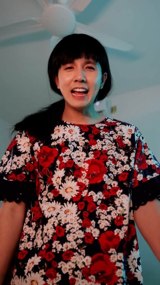 蔡常勇のインスタグラム：「多久沒聽媽媽的話了🥹  是否想要擁有一口健康牙齒？👀 Systema 牙膏和牙刷，能有效保护您牙龈的同时也给您整潔的牙齒😍 它的專業配方能夠有效預防牙齦疾病，減少牙菌斑的形成，同時保護牙釉質免受酸蝕侵害 🌟  只要您好好照顧牙齦，那就會有一口健康的牙齒啦！ #SystemaMY #BeGumProud #KeepGumsPink #GumProud #HappyGumHealthDay」