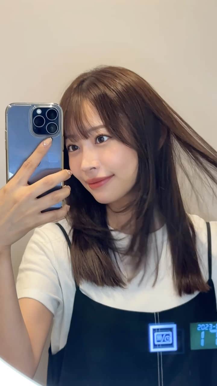 高木由梨奈のインスタグラム：「ちょっぴり切りました✂️♡ カラーはブリックカラーというのに最近ハマってるので今回も🧖‍♀️ レイヤーもしっかり入れてもらって動きが出るように💭 @shea_chiyo さんいつもありがとうございます🎈」