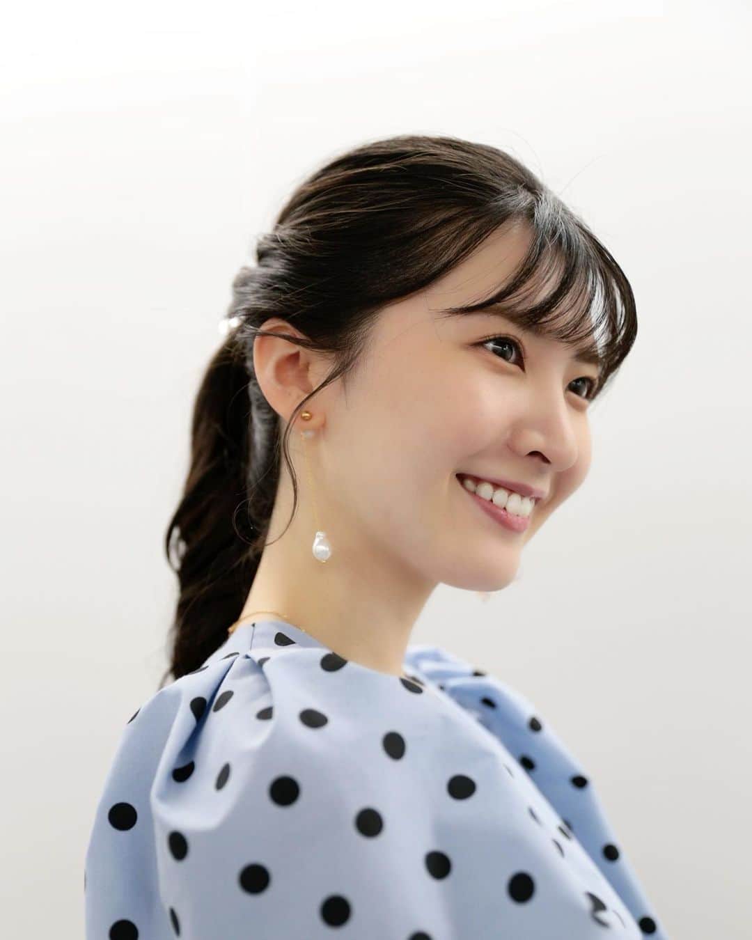 駒木結衣さんのインスタグラム写真 - (駒木結衣Instagram)「今日はブルー×ドット 甘すぎないパンツスタイルでした🐋♡  tops&pants : @tiara_melrose  earrings : @anemone_official   hair&make : @ikuyo.hairmake さん~♡  いつもありがとうございます✴︎  明日も頑張ろう😼」7月13日 20時16分 - komaki_yui