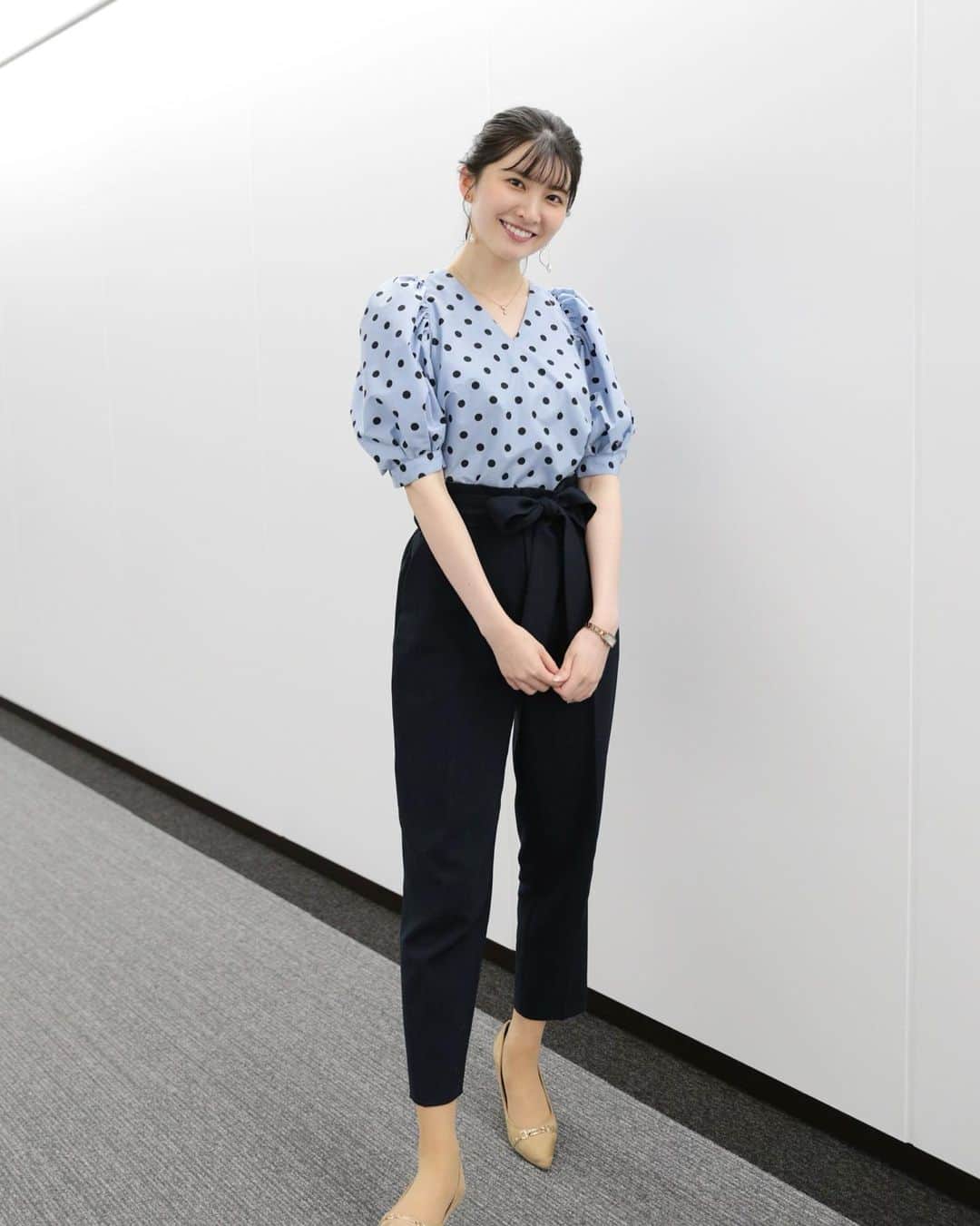 駒木結衣さんのインスタグラム写真 - (駒木結衣Instagram)「今日はブルー×ドット 甘すぎないパンツスタイルでした🐋♡  tops&pants : @tiara_melrose  earrings : @anemone_official   hair&make : @ikuyo.hairmake さん~♡  いつもありがとうございます✴︎  明日も頑張ろう😼」7月13日 20時16分 - komaki_yui