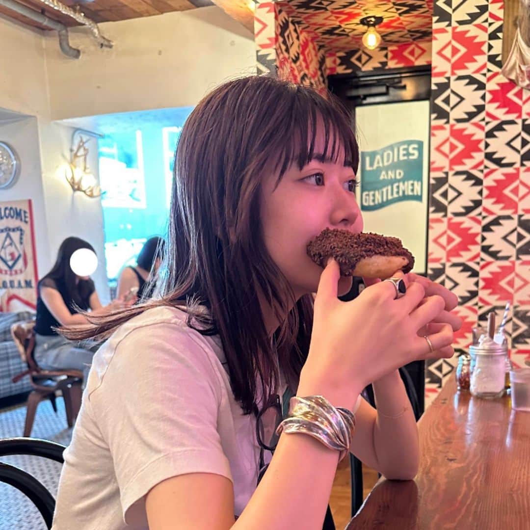 吉成亜美さんのインスタグラム写真 - (吉成亜美Instagram)「会っていなくてもわかる、姉が嫌うであろうT」7月13日 20時32分 - amiyoshinari