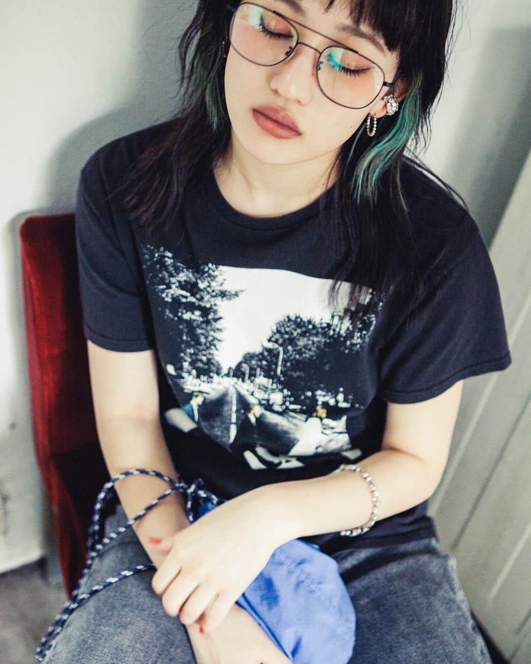 佐々木莉佳子さんのインスタグラム写真 - (佐々木莉佳子Instagram)「日記:  今日は撮影終わりにおかあさんと 久しぶりにおでかけをしたんです 本当に2人きりで過ごす時間って 久しぶりに作れたけど ありえん居心地が良かった  雨用の真っ黒な大きい傘を 日傘代わりにして目の前に現れた時は少しびっくりしたけど、それもおかあさんらしいね☔︎  毎日お仕事お疲れ様 わたしも楽しかったよ〜ﾏﾏﾝ ありがとうね  お母さんの誕生日は一緒に過ごして欲しいと ご予約が入ったのでその日には★をつけておきました、☺︎  帰りに寄ったスーパーで メロンがとても安く売られてた、優しい  #リカコイロ」7月13日 20時28分 - rikako_sasaki.official