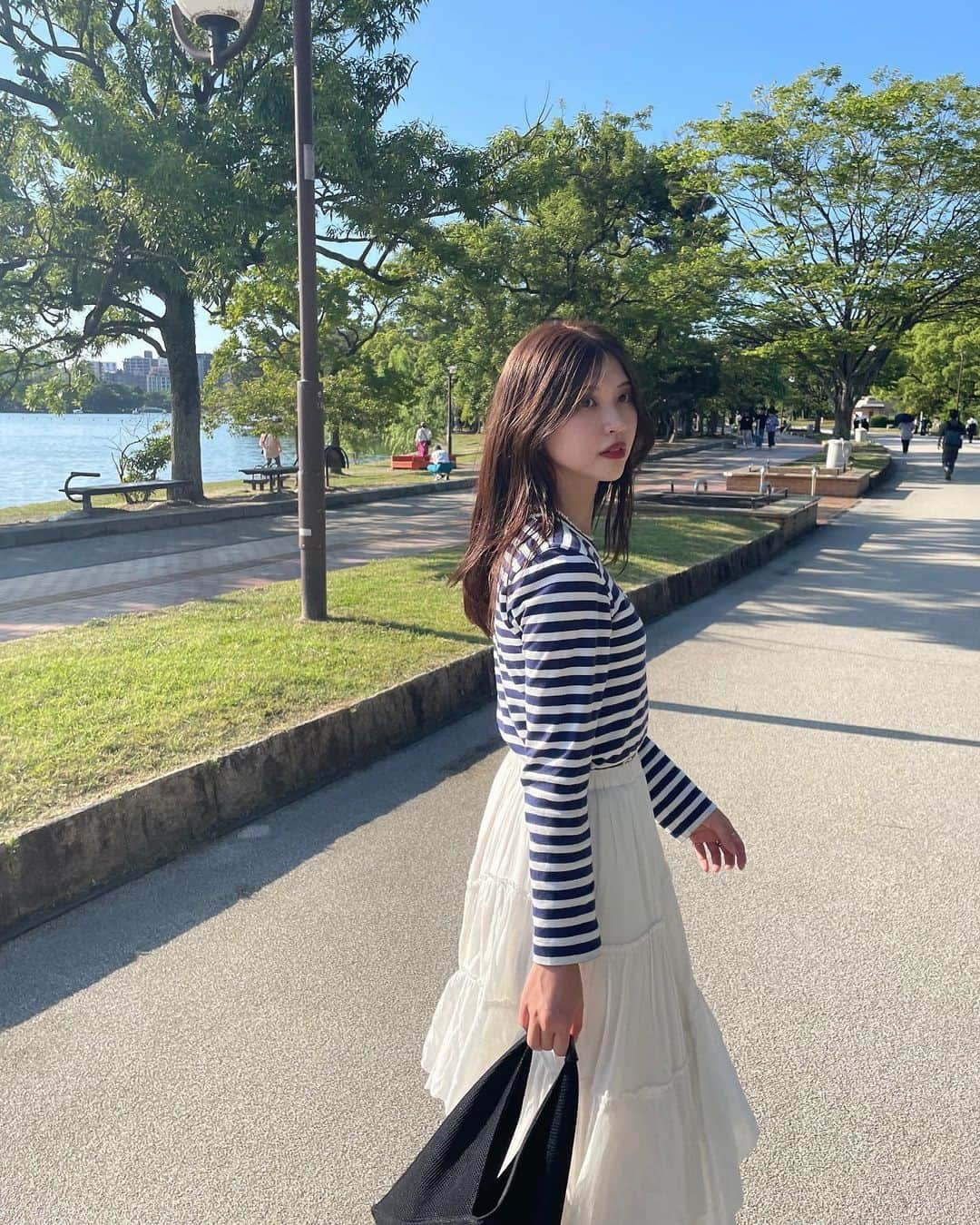 足立沙織さんのインスタグラム写真 - (足立沙織Instagram)「. 晴れの日の大濠公園は ほんとうに心地よくて好き🍃🌬️  . #ohoripark#fukuokacity#andlocals#mm6#casafline #大濠公園#大濠公園カフェ#アンドローカルズ#コムデギャルソン#カーサフライン#ティアードスカート#休日コーデ#일본여행#좋아요반사#데일리룩코디」7月13日 20時40分 - sao_ri_17