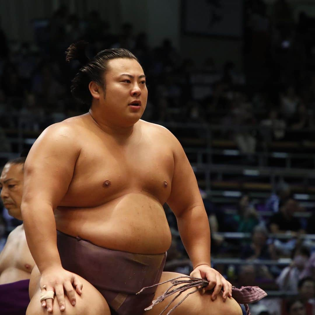 日本相撲協会さんのインスタグラム写真 - (日本相撲協会Instagram)「大相撲名古屋場所五日目！  #翔猿 が大関 #霧島 を破る。 #錦木 は関脇#若元春 に勝ち、初日から5連勝。 序盤戦五日目を終え、幕内ここまで全勝は#錦木 #髙安 #豪ノ山  明日から中盤戦に入ります！  @sumokyokai  #大相撲 #sumo #相撲 #力士 #お相撲さん #japanphoto #sumowrestlers #japanculture  #七月場所 #名古屋場所 #ドルフィンズアリーナ #愛知県体育館」7月13日 20時33分 - sumokyokai